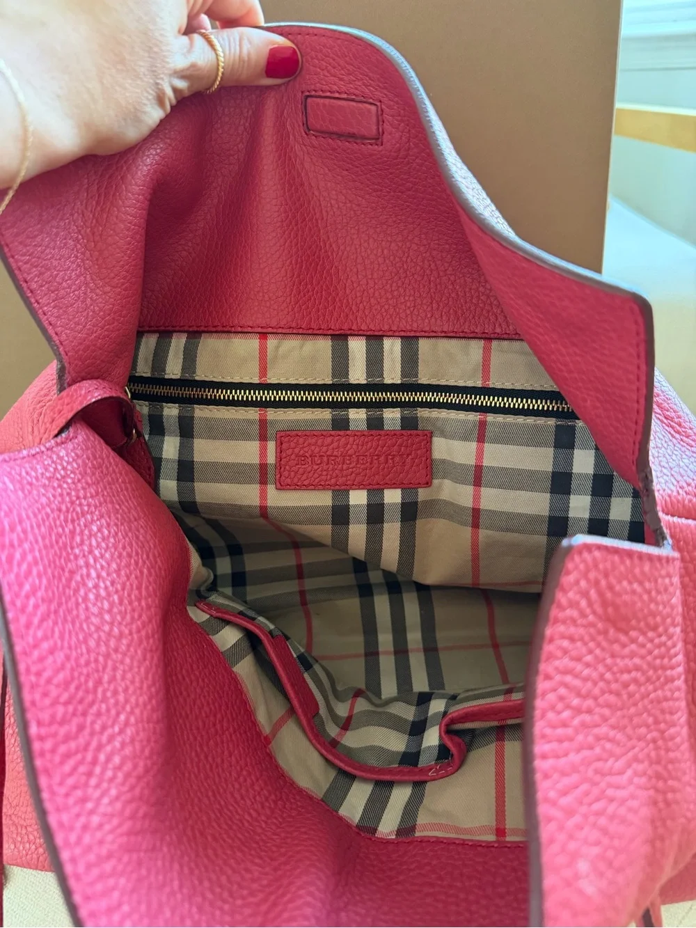 Burberry Grainy Leather Medium Barnyard Handbag in color Pink Azalea